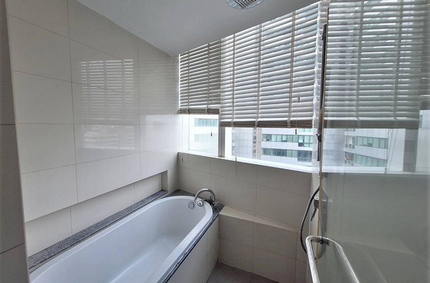 Condominium in Sukhumvit : Millennium Residence 